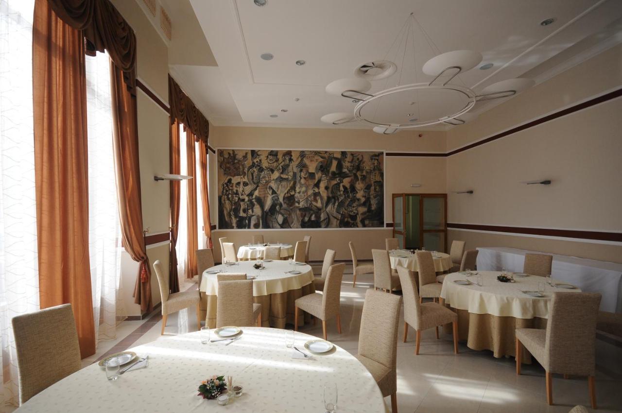 Hotel Royal Senta Exterior foto